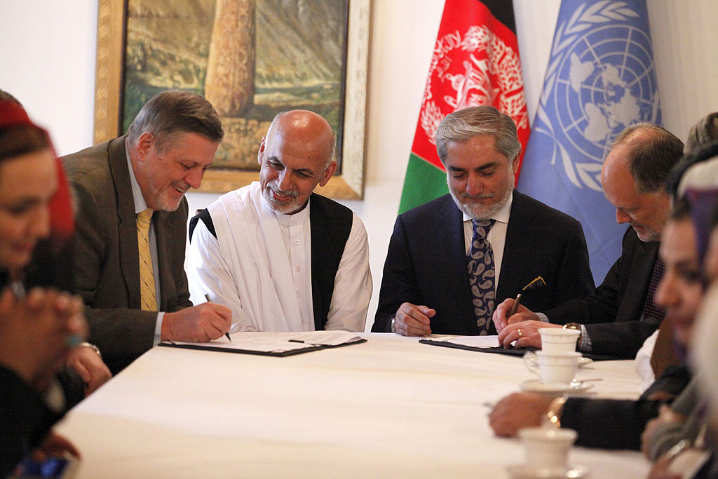 Pictured left to right: Ján Kubiš, Special Representative of the UN Secretary-General for Afghanistan, and presidential candidates Dr.Ashraf Ghani Ahmadzai and Dr. Abdullah Abdullah (September 2014). Photo: Fardin Waezi/UNAMA