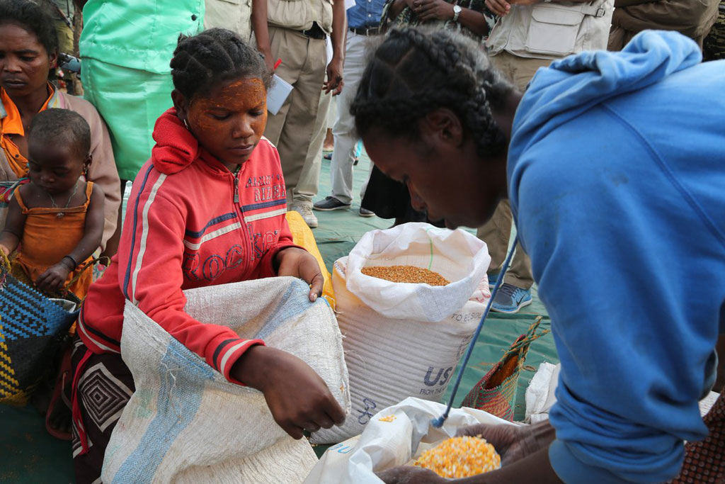 Women in Amjampaly, Madagascar, collect staples and ready-to-use food to treat malnutrition. Photo: WFP/David Orr