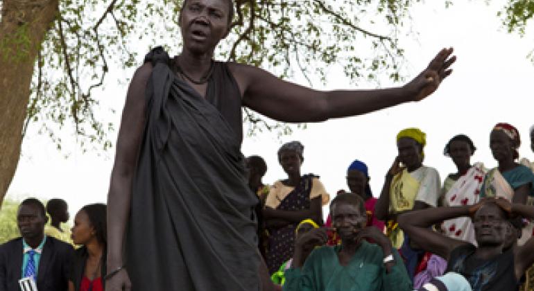 A women representative speaks to other participants during an Outreach Event on the Role of UNMISS in Promoting Peace and Stability in Jonglei State. (file photo)