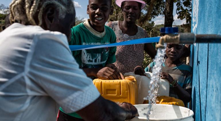 Thanks to a water supply system funded by MINUSTAH, 18,000 people are now able to collect clean water in the remote neighbourhood of Los Palis, commune of Hinche, Haiti.