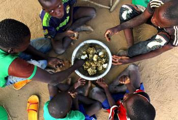 During the lean season, families in Wurotorobe, Burkina Faso, struggle to have at least one meal per day, but often they only calm the worst hunger. The poor diet makes small children extremely vulnerable to epidemics and disease.