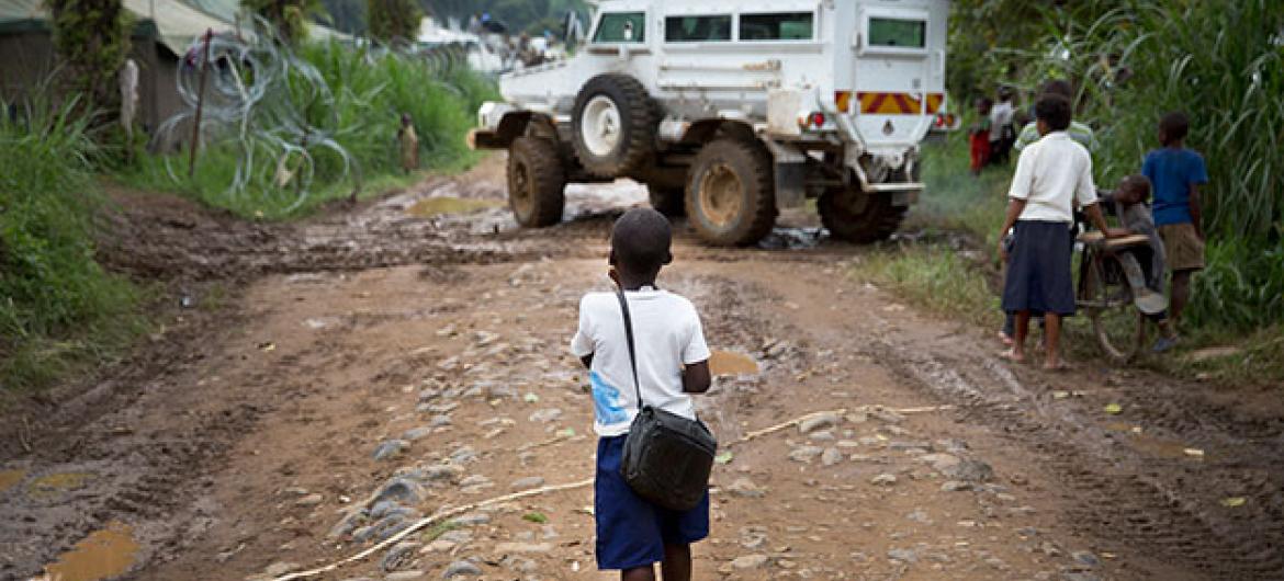 Un vehículo de la misión de la ONU en la República Democrática del Congo (MONUSCO) en la ciudad de Pinga, en Kivu Norte. 