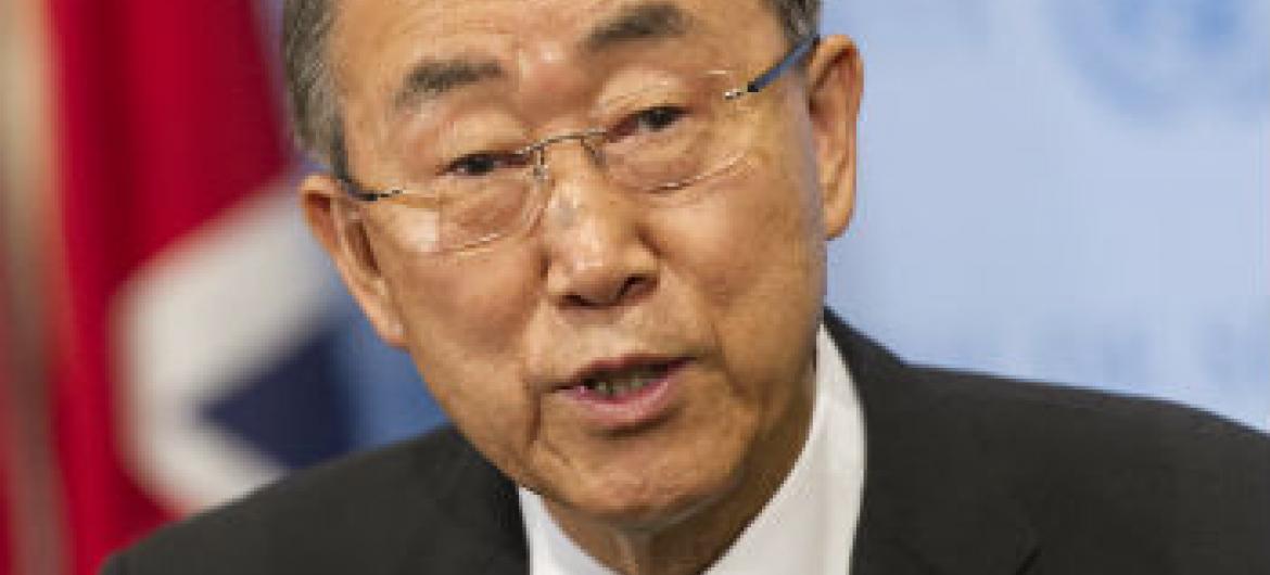 Ban Ki-moon falou a jornalistas nesta segunda-feira. Foto: ONU/Mark Garten