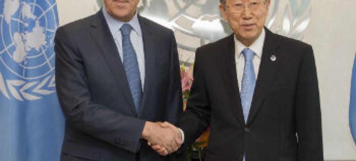 Ban Ki-moon (dir.) e Sergey Lavrov. Foto: ONU/Eskinder Debebe