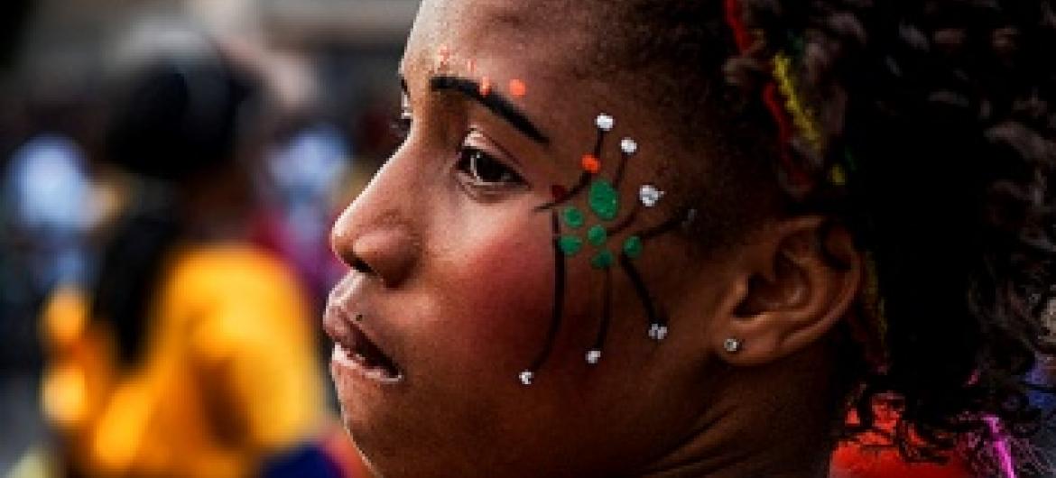 Menina haitiana em festa de carnaval. Foto: Minustah.