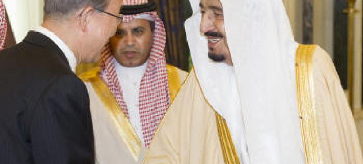 Ban com o rei Salman Abdulaziz. Foto: ONU/Mark Garten