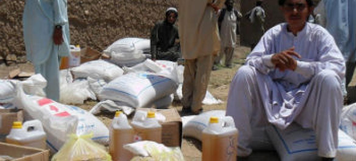 Distribuição de alimentos para deslocados no Afeganistão. Foto: Acnur