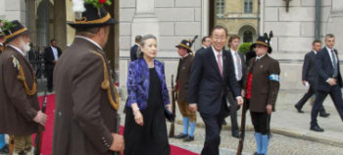 Secretário-geral Ban Ki-moon e sua esposa Yoo Soon-taek em Bonn, Alemanha. Foto: ONU/Rick Bajornas