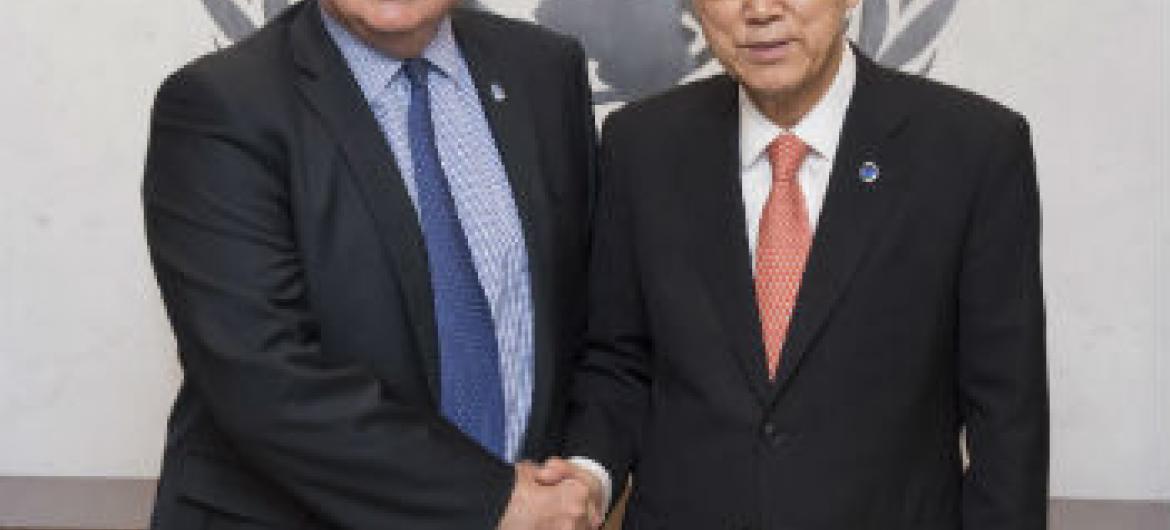Ban Ki-moon (à esq.) com Stephen O'Brien. Foto: ONU