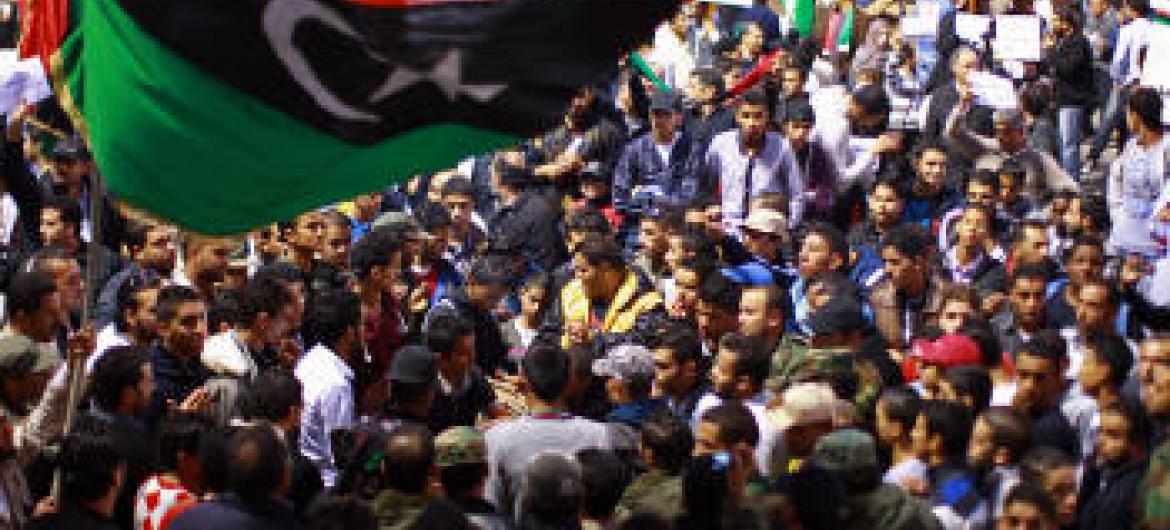 Líbios em protestos de 2011.
