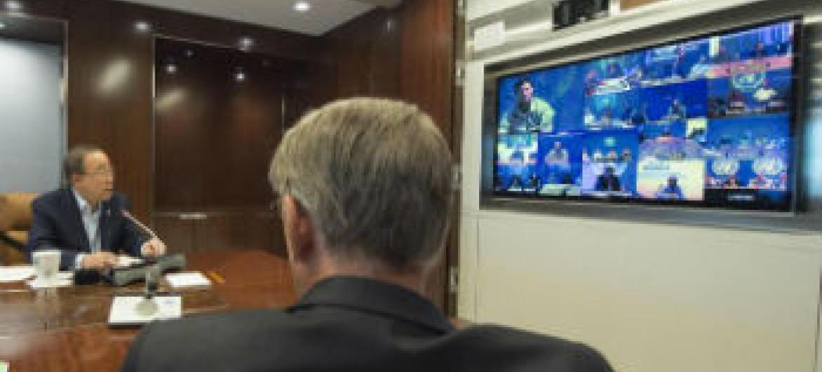 Ban Ki-moon em videoconferência com os chefes e comandantes das Missões de Paz. Foto: ONU/Eskinder Debebe