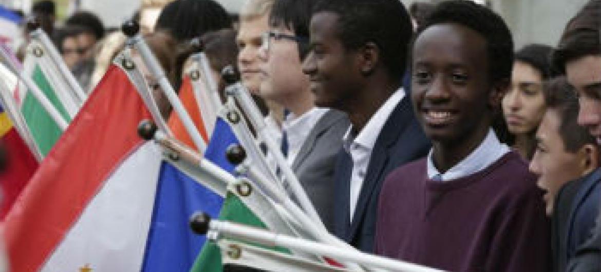 Jovens presentes na cerimônia do Dia Internacional da Paz. Foto: ONU/Evan Schneider