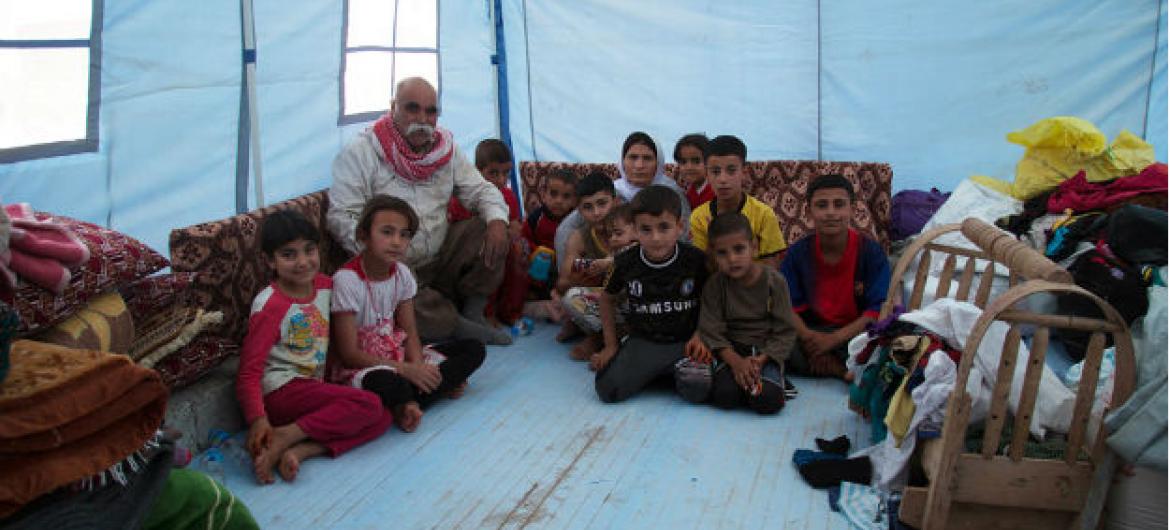 Família em acampamento no Curdistão. Foto: Ocha/Charlotte Cans