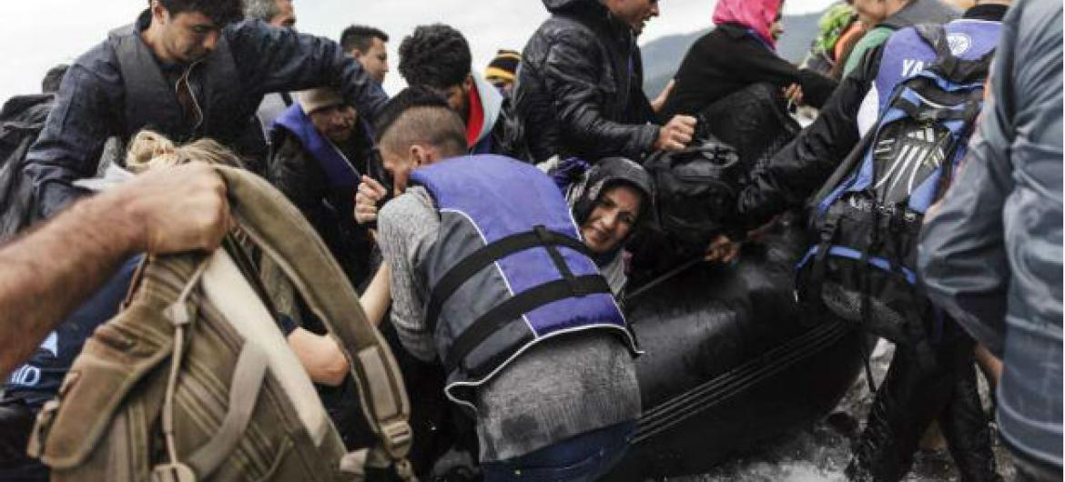 Refugiados e migrantes chegam à Itália. Foto: Acnur/Achilleas Zavallis (arquivo)