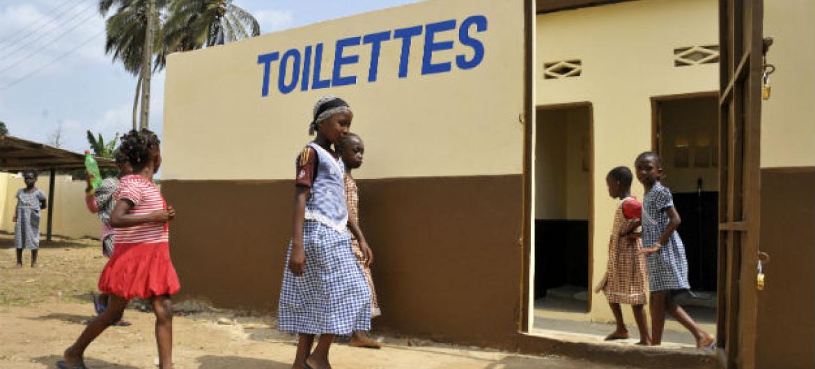 A falta de saneamento e de higiene são uma das principais causas de doenças e desnutrição. Foto: ONU/Patricia Esteve
