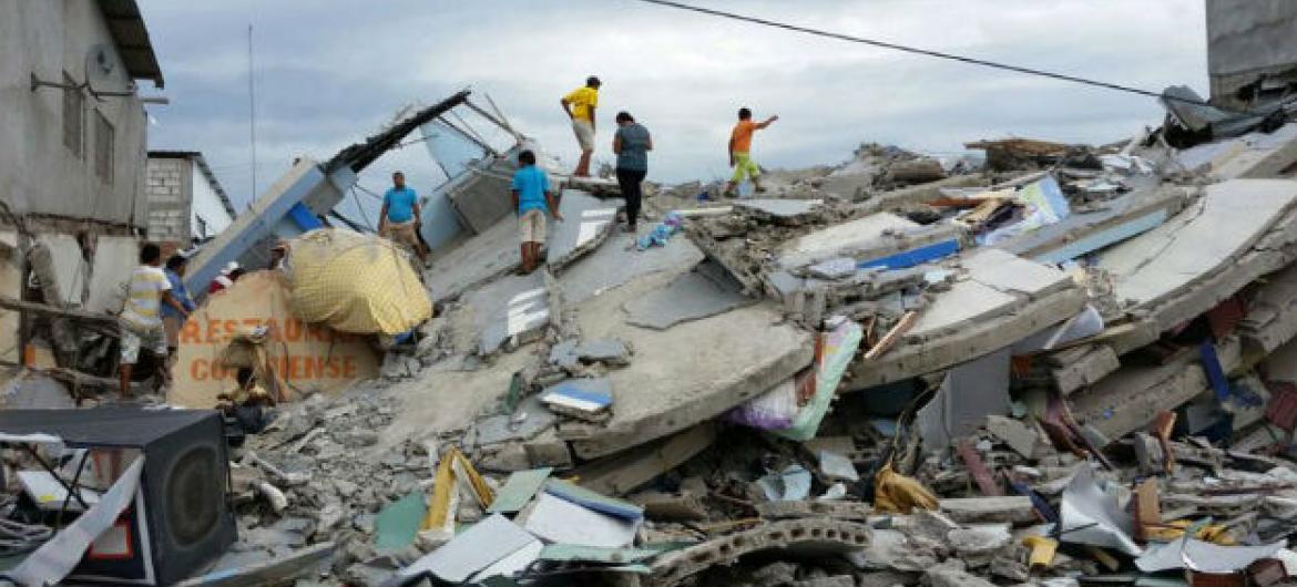 O terremoto de 7.8 graus na escala Richter atingiu o norte do país na noite de sábado, sendo o tremor mais forte no Equador desde 1979. Foto: Unicef Equador
