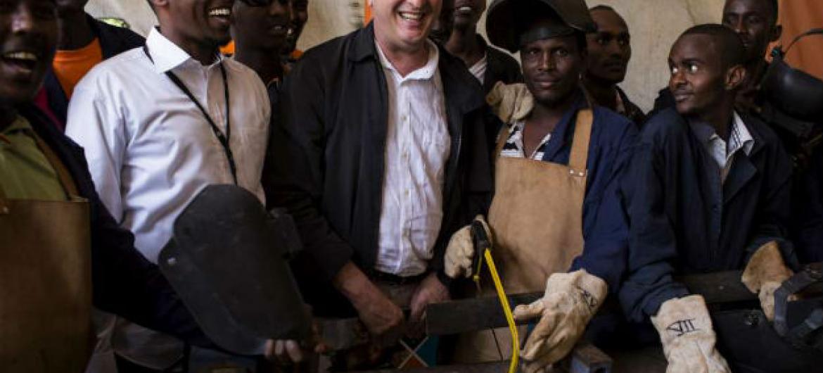 Filippo Grandi prometeu continuar a dar apoio do Acnur aos sudaneses. Foto: Acnur/Siegfried Modola