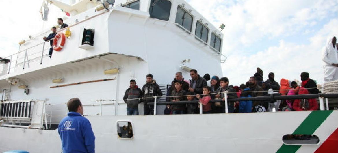 Chegada de migrantes pelo Mediterrâneo. Foto: OIM/Francesco Malavolta (arquivo)