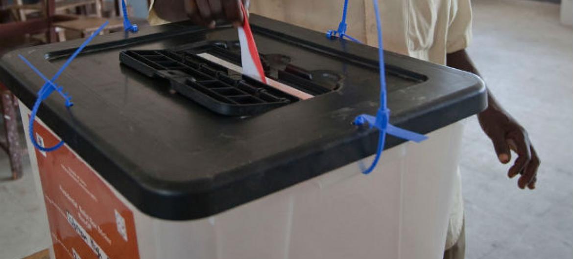 Eleições no Gabão. Foto: ONU/Staton Winter