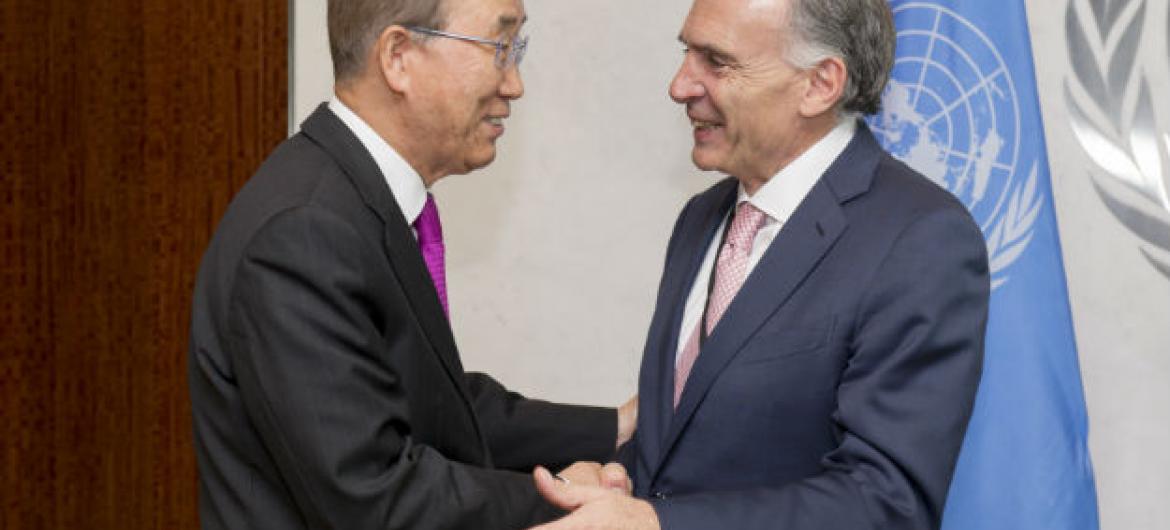 Encontro de Ban Ki-moon e Jean Arnault. Foto: ONU/Rick Bajornas