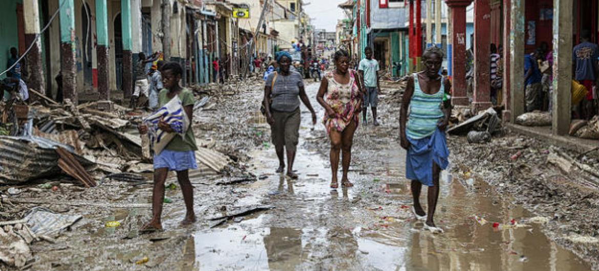 Os trabalhadores humanitários dizem que o Haiti precisa de pelo menos US$ 56 milhões para prestar assistência alimentar às vítimas do furacão nos próximos três meses. Foto: Minustah/Logan Abassi
