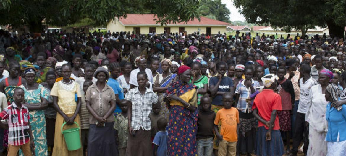 Milhares de deslocados internos reunidos em Yei, no Sudão do Sul. Foto: Acnur/Rocco Nuri