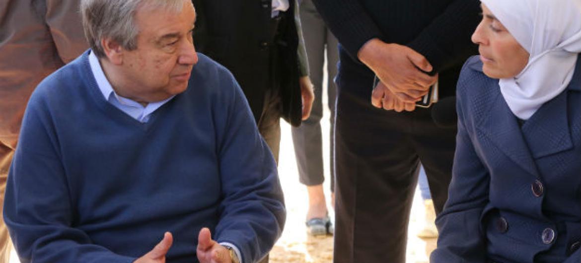 Chefe da ONU jÃ¡ esteve com refugiados em Zatari, na JordÃ¢nia. 