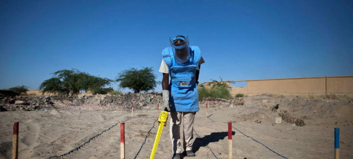 Retirada de minas terrestres em Timbuktu, Mali. Foto: MINUSMA/Marco Dormino