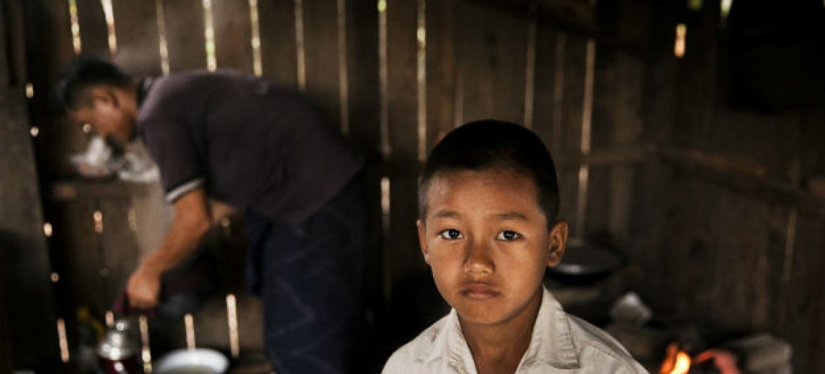 Mais de metade das crianças em Mianmar vivem abaixo da linha de pobreza. Foto: Unicef/Brown