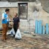 Funcionário do Acnur conversa com ucraniano da região de Donetsk. Foto: Acnur/I.Zimova