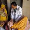 Mulher é examinada na Índia. Foto: Banco Mundial/Curt Carnemark