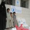 Família deslocada no Iêmen recebe assistência alimentar do PMA. Foto: PMA/Atheer Najim