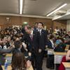 Ban Ki-moon em encontro com jovens na Universidade Tohoku, Japão. Foto: ONU/Eskinder Debebe