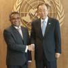 Ban Ki-moon com o primeiro-ministro de Timor-Leste, Rui Maria de Araújo. Foto: ONU/Kim Haughton