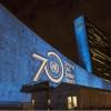 A sede da ONU, em Nova York, será iluminada por duas noites, começando em 23 de outubro, quando acontecerá o concerto anual do Dia da ONU. Foto: ONU/Cia Pak.