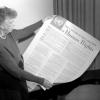 Eleanor Roosevelt segura a Declaração Universal dos Direitos Humanos. Foto: ONU