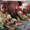 Criança em centro de tratamento contra desnutrição em hospital pediátrico em Bangui, capital da República Centro-Africana. Foto: Unicef/Pierre Terdjman