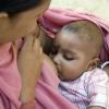 O aleitamento materno ajuda a reduzir as taxas de câncer de mama e ovário. Foto: OMS/Anuradha Sarup