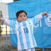 Murtaza Ahmadi com a camisa autografada pelo Messi. Foto: Unicef AfeganistãoMahdy Mehraeen