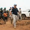 Polícia da ONU vigia local de proteção aos civis no Sudão do Sul. Foto: UNMISS