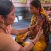 Mulher grávida é vacinada em posto de saúde na Índia. Foto: Unicef/Dhiraj Singh