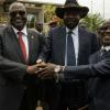  Riek Machar na antiga equipe em que era primeiro vice-presidente, com o presidente Salva Kiir e James Wani Igga, o segundo vice-presidente.