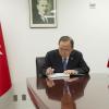 Ban Ki-moon, na Missão da Turquia, assina o livro de condolências às vítimas do ataque no Aeroporto Internacional de Istambul. Foto: ONU/Rick Bajornas