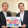 Ban Ki-moon e Alex Tsipras com os Objetivos de Desenvolvimento Sustentável