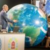 Presidente da COP22 e ministro das Relações Exteriores do Marrocos, Salaheddine Mezouar (à esq.), com o presidente da COP 21 e ministro do Meio Ambiente da França encarregado das relações internacionais relacionadas ao clima, Ségolène Royal, na abertura d