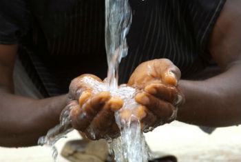 Direito à água a ao saneamento no Quénia. Foto: Banco Mundial/Arne Hoel