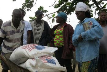 Distribuição de ajuda alimentar na Libéria. Foto: PMA/Frances Kennedy