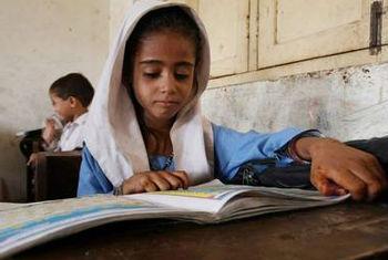 Menina numa escola no Paquistão. Foto: Unesco/Akhtar Soomro