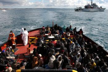 Refugaidos atravessam o mar Mediterrâneo em direção à Itália. Foto: Acnur/Francesco Malavolta