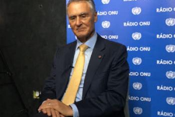 Aníbal Cavaco Silva nos estúdios da Rádio ONU. Foto: Rádio ONU/Edgard Júnior